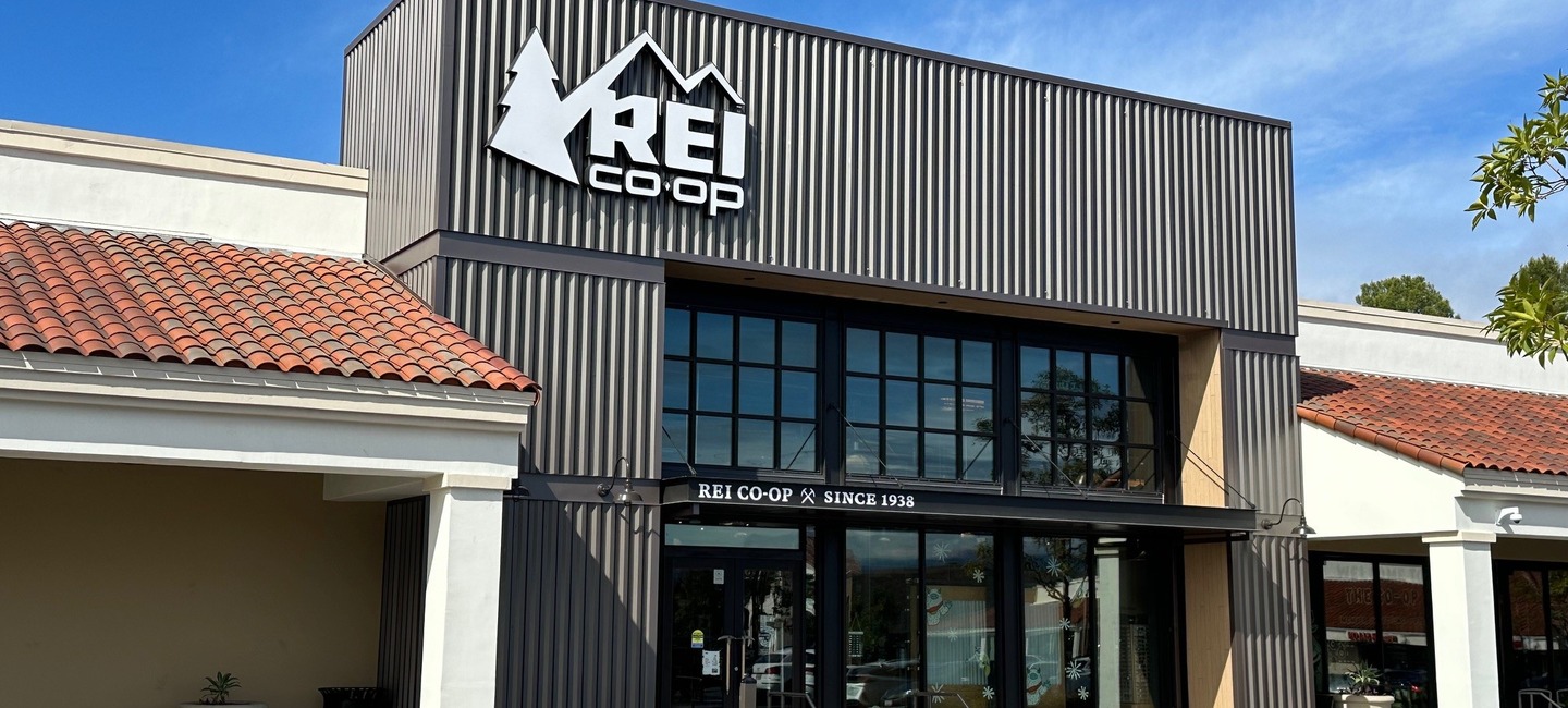 REI